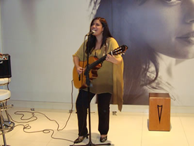 Julia Petit e SkinMax Convida 